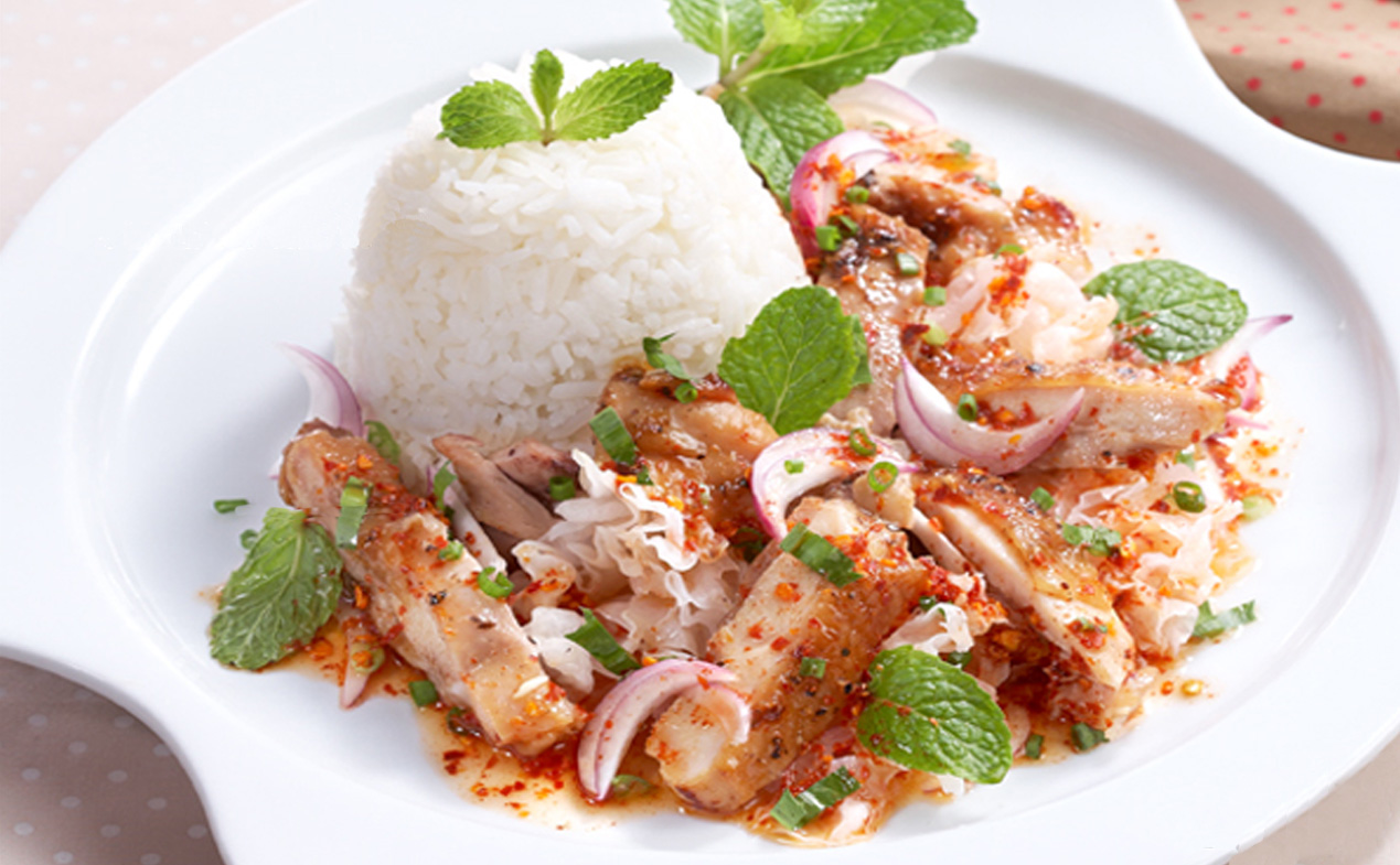 Laab Namtok Thaï poulet roti ( cacahuètes ) + Riz blanc