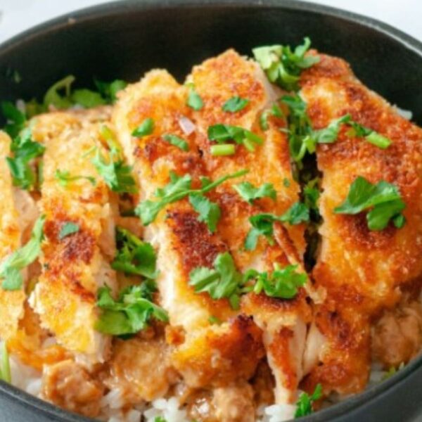 Poulet croustillant + Riz sauté à l'ail + sauce khmer