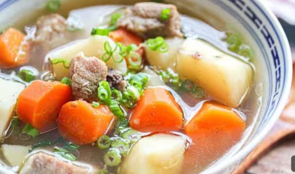 Ramen Soupe bœuf aux légumes + nouilles de riz + émincés de bœuf
