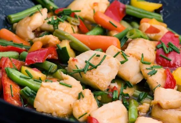 Sauté de poisson aux légumes + Riz blanc