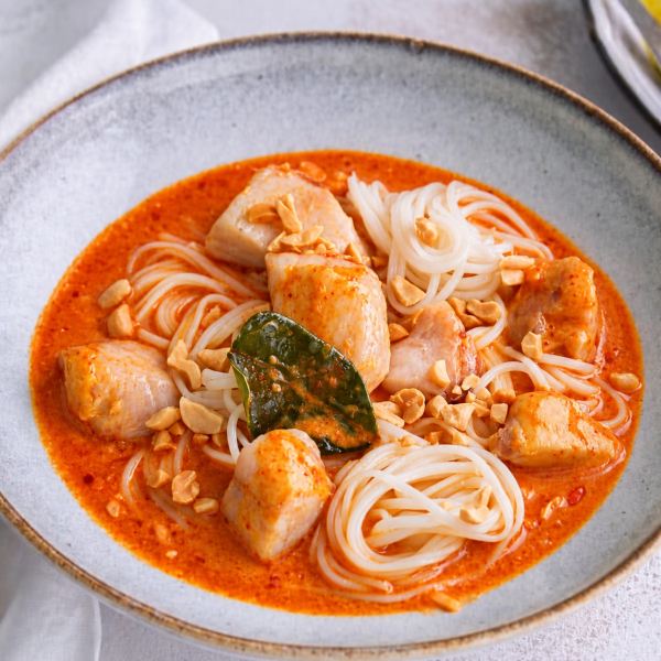 Filet de poisson (Merlu) frit au lait de coco et curry Rouge + Nouilles de riz